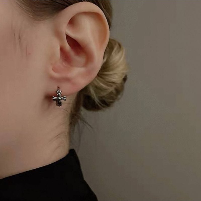 گوشواره استیل طرح اسپورت کروم هارتز رنگ ثابت کد sf (پس کرایه)