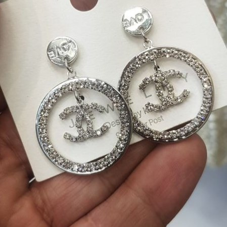 گوشواره طرح شنل Chanel آویز گل تنوع طرح رنگ کاملا ثابت کد bn (پس کرایه)