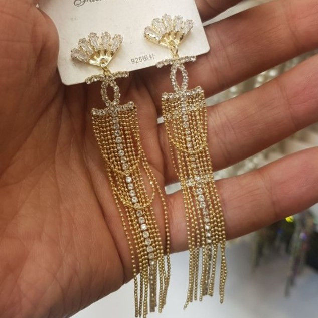 گوشواره طرح شنل Chanel آویز گل تنوع طرح رنگ کاملا ثابت کد bn (پس کرایه)