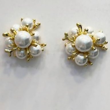 گوشواره آبکاری نقره طرح مروارید رنگ کاملا ثابت کد gy (پس کرایه) (پس کرایه)