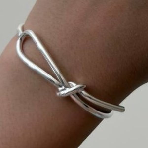 دستبند بنگل و انگشتر آبکاری نقره طرح مینیمال رنگ کاملا ثابت کد gy (پس کرایه)