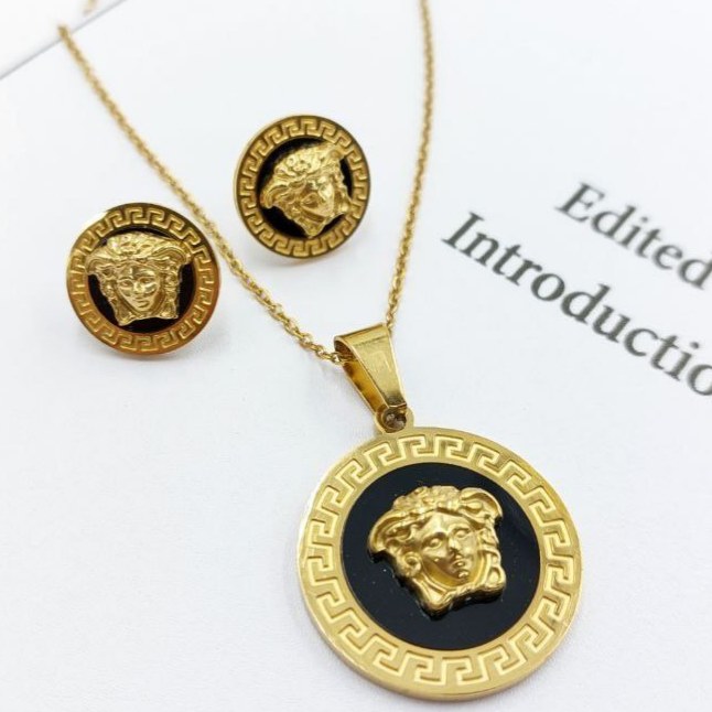 نیم ست گردنبند و گوشواره استیل زنانه طرح دایره ای ورساچ Versace رنگ کاملا ثابت کد mp (پس کرایه)