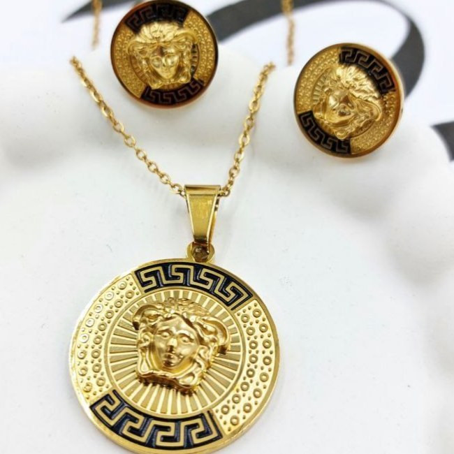 نیم ست گردنبند و گوشواره استیل زنانه طرح مشکی طلایی ورساچ Versace رنگ کاملا ثابت کد mp (پس کرایه)