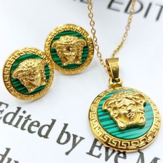 نیم ست گردنبند و گوشواره استیل زنانه طرح ورساچ Versace در دو رنگ رنگ کاملا ثابت کد mp (پس کرایه)