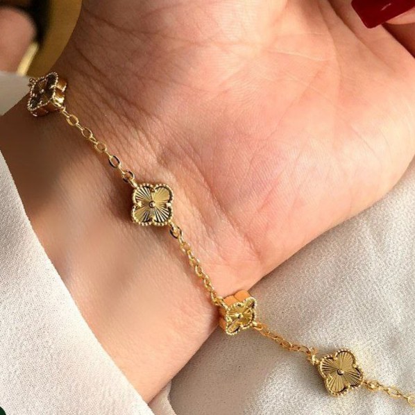 دستبند زنانه مشابه طلا زنجیری طرح گل ونکلیف Vancleef طلایی رنگ کاملا ثابت کد mh (پس کرایه)