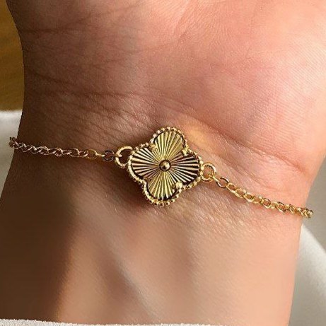 دستبند استیل مشابه طلا زنانه طرح تک گل ونکلیف طلایی رنگ کاملا ثابت کد mh (پس کرایه)