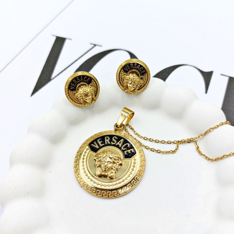 نیم ست گردنبند و گوشواره استیل زنانه طرح ورساچ Versace تنوع طرح رنگ کاملا ثابت کد mp (پس کرایه)