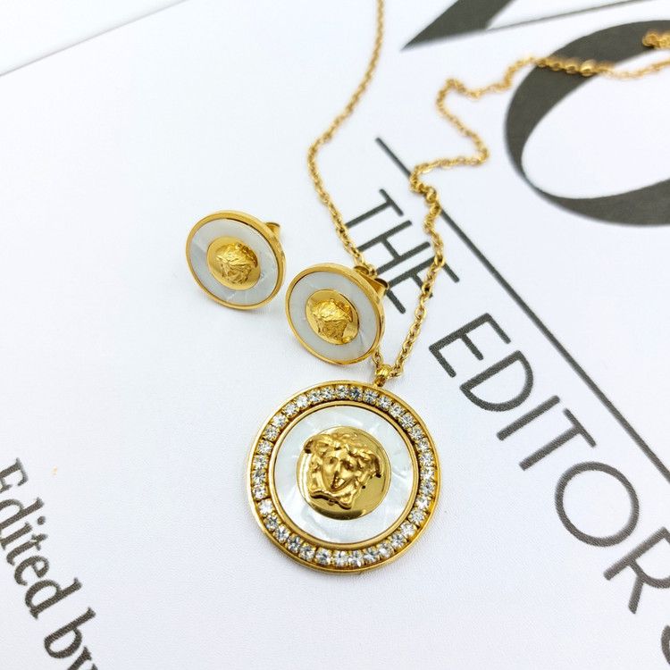 نیم ست گردنبند و گوشواره استیل زنانه طرح ورساچ Versace دور نگین رنگ کاملا ثابت کد mp (پس کرایه)