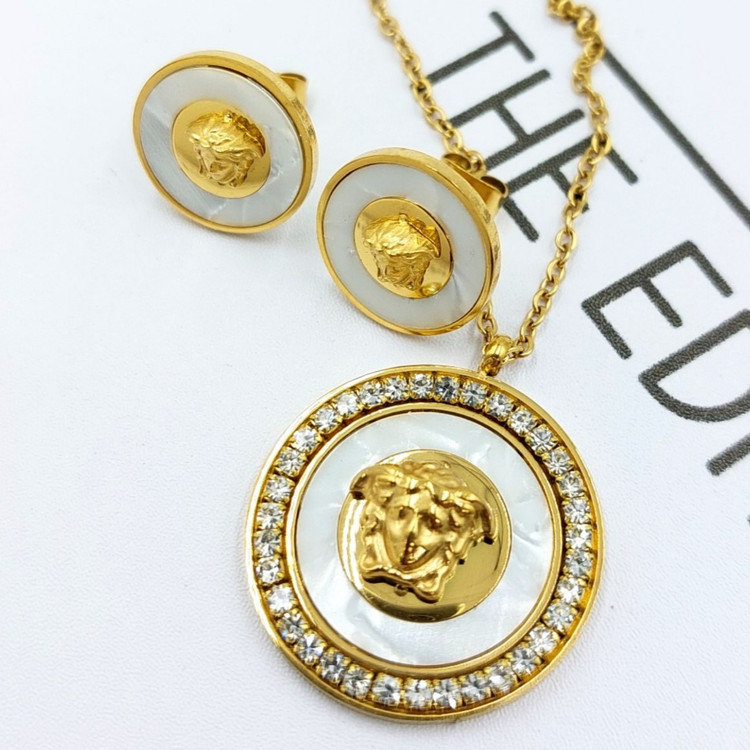 نیم ست گردنبند و گوشواره استیل زنانه طرح ورساچ Versace دور نگین رنگ کاملا ثابت کد mp (پس کرایه)