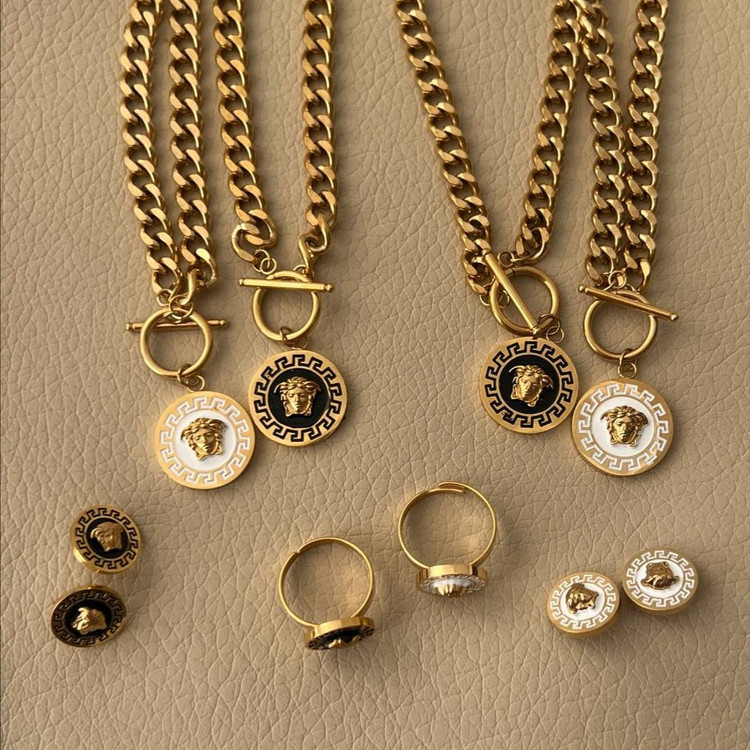 نیم ست گردنبند و انگشتر و گوشواره زنانه طرح ورساچ Versace رنگ کاملا ثابت کد tj (پس کرایه)