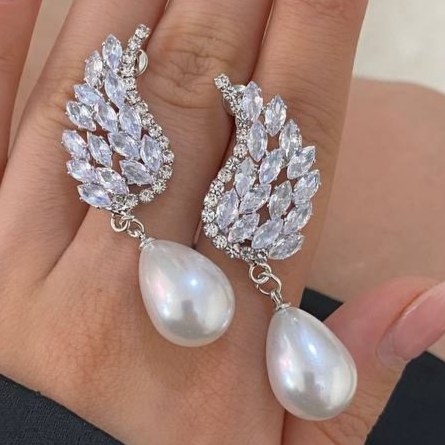گوشواره زنانه طرح بال فرشته نگین و مروارید تنوع طرح رنگ کاملا ثابت کد tj (پس کرایه)