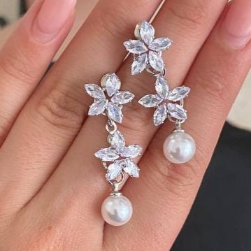 گوشواره زنانه طرح دو گل مروارید آویز تنوع طرح رنگ کاملا ثابت کد tj (پس کرایه)