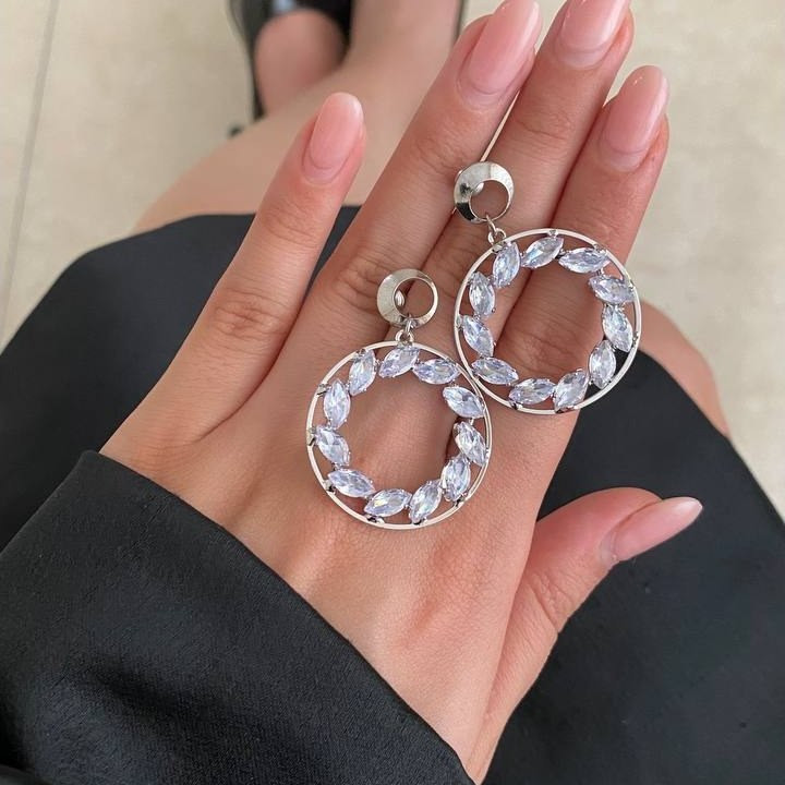 گوشواره زنانه طرح دو گل مروارید آویز تنوع طرح رنگ کاملا ثابت کد tj (پس کرایه)