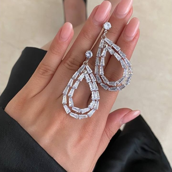 گوشواره زنانه طرح دو گل مروارید آویز تنوع طرح رنگ کاملا ثابت کد tj (پس کرایه)