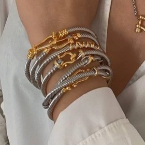 نیم ست گردنبند و دستبند زنانه طرح پیچ امگا رنگ کاملا ثابت کد tj (پس کرایه)