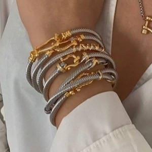 نیم ست گردنبند و دستبند زنانه طرح پیچ امگا رنگ کاملا ثابت کد tj (پس کرایه)