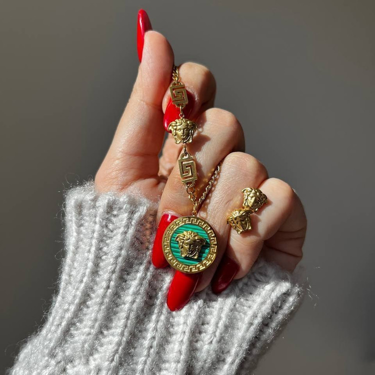 نیم ست گردنبند و گوشواره استیل زنانه طرح ورساچ Versace در سه رنگ رنگ کاملا ثابت کد el (پس کرایه)