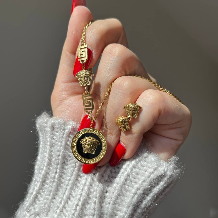 نیم ست گردنبند و گوشواره استیل زنانه طرح ورساچ Versace در سه رنگ رنگ کاملا ثابت کد el (پس کرایه)