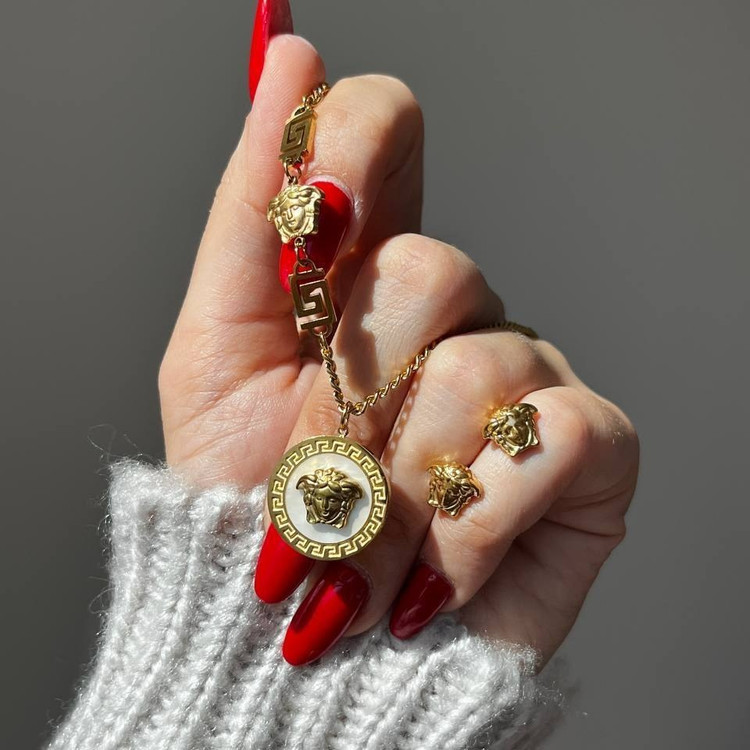 نیم ست گردنبند و گوشواره استیل زنانه طرح ورساچ Versace در سه رنگ رنگ کاملا ثابت کد el (پس کرایه)