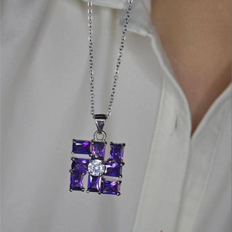 گردنبند و آویز نگین سواروسکی طرح گل تنوع طرح رنگ کاملا ثابت کد vn (پس کرایه)