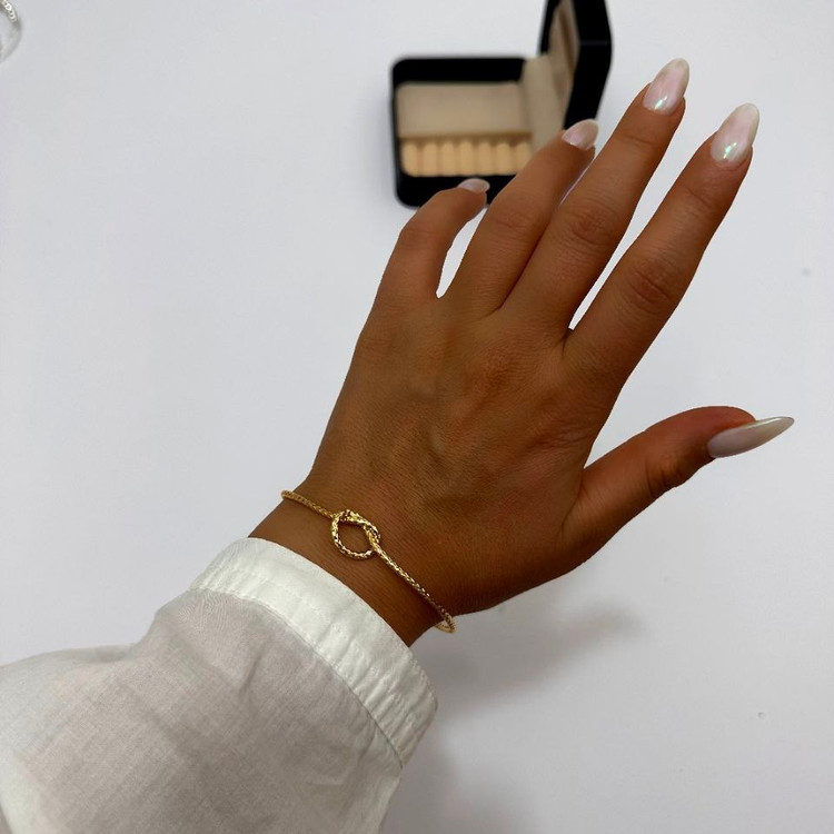 دستبند و بنگل آبکاری نقره زنانه طرح گره ظریف رنگ کاملا ثابت کد sm (پس کرایه)