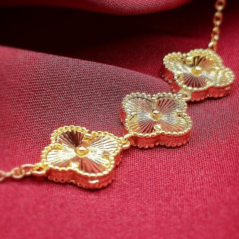 دستبند استیل زنجیری طرح گل ونکلیف Vancleef رنگ ثابت کد mh (پس کرایه)