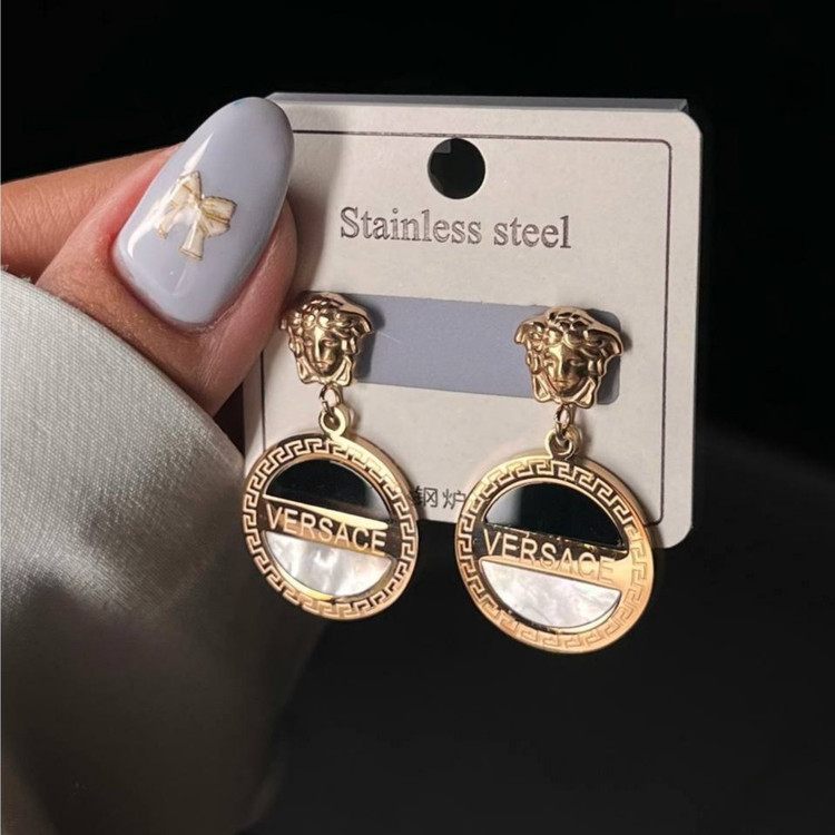 گوشواره استیل زنانه طرح ورساچ Versace طلایی رنگ ثابت کد tk (پس کرایه)