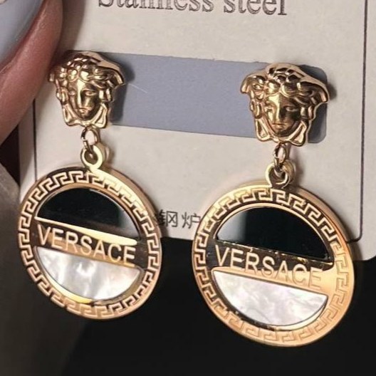 گوشواره استیل زنانه طرح ورساچ Versace طلایی رنگ ثابت کد tk (پس کرایه)