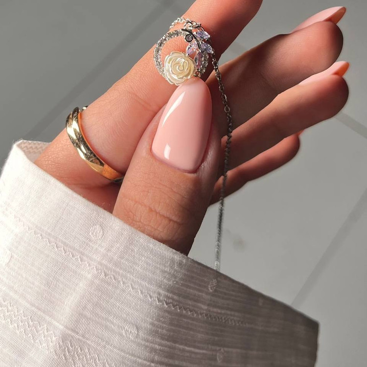 گردنبند و آویز پلاک طرح جواهری زنانه طرح حلقه و گل سفید تنوع طرح رنگ ثابت کد tk (پس کرایه)