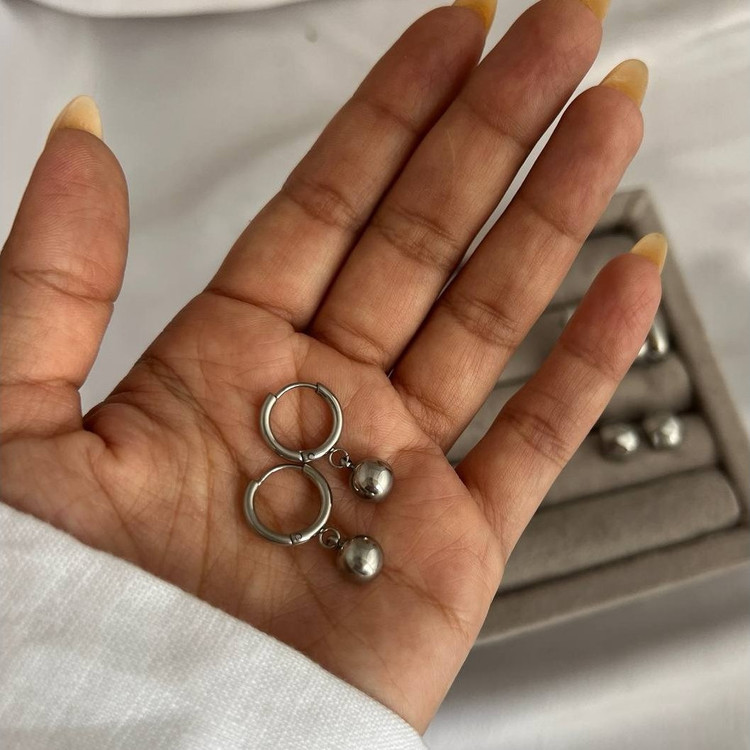 گوشواره استیل زنانه طرح گوی آویز حلقه ای تنوع طرح رنگ ثابت کد tj (پس کرایه)