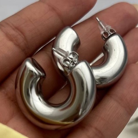 گوشواره استیل زنانه طرح مینیمال نقره ای تنوع طرح رنگ ثابت و ضد حساسیت کد tj (پس کرایه)