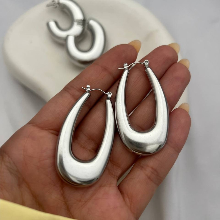 گوشواره استیل زنانه طرح مینیمال نقره ای تنوع طرح رنگ ثابت و ضد حساسیت کد tj (پس کرایه)
