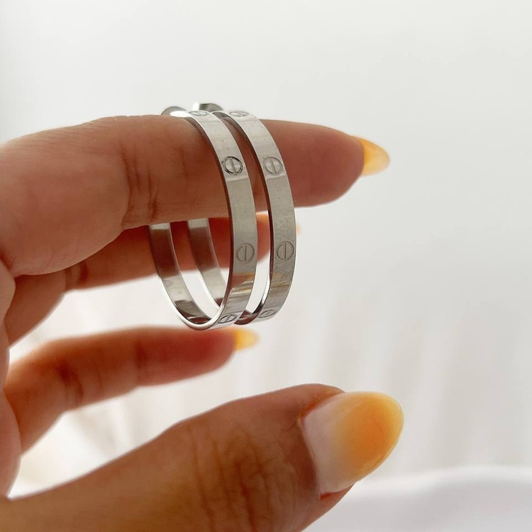 گوشواره استیل زنانه طرح مینیمال نیم حلقه تنوع طرح رنگ ثابت و ضد حساسیت کد tj (پس کرایه)