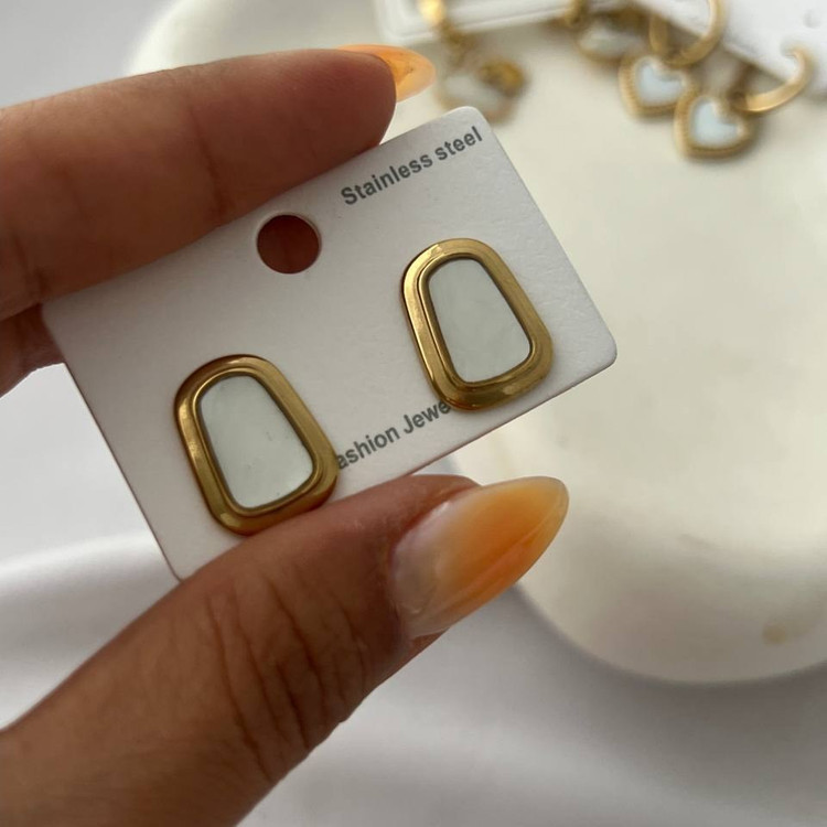 گوشواره استیل زنانه طرح مینیمال طلایی تنوع طرح رنگ ثابت و ضد حساسیت کد tj (پس کرایه)