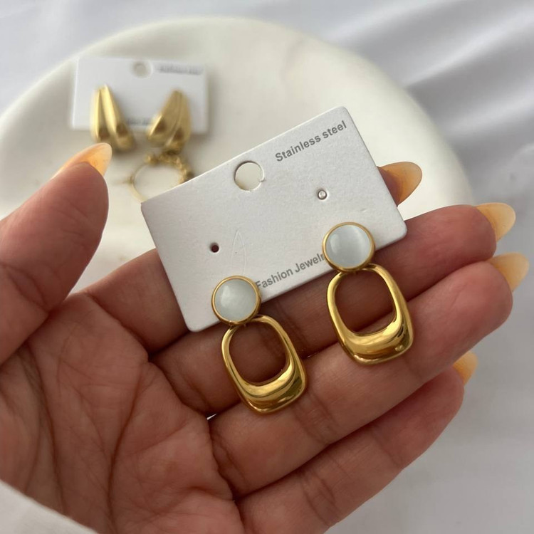 گوشواره استیل زنانه طرح مینیمال طلایی تنوع طرح رنگ ثابت و ضد حساسیت کد tj (پس کرایه)