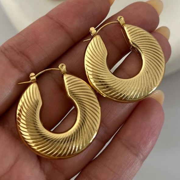 گوشواره استیل زنانه طرح حلقه ای تنوع طرح رنگ ثابت و ضد حساسیت کد tj (پس کرایه)