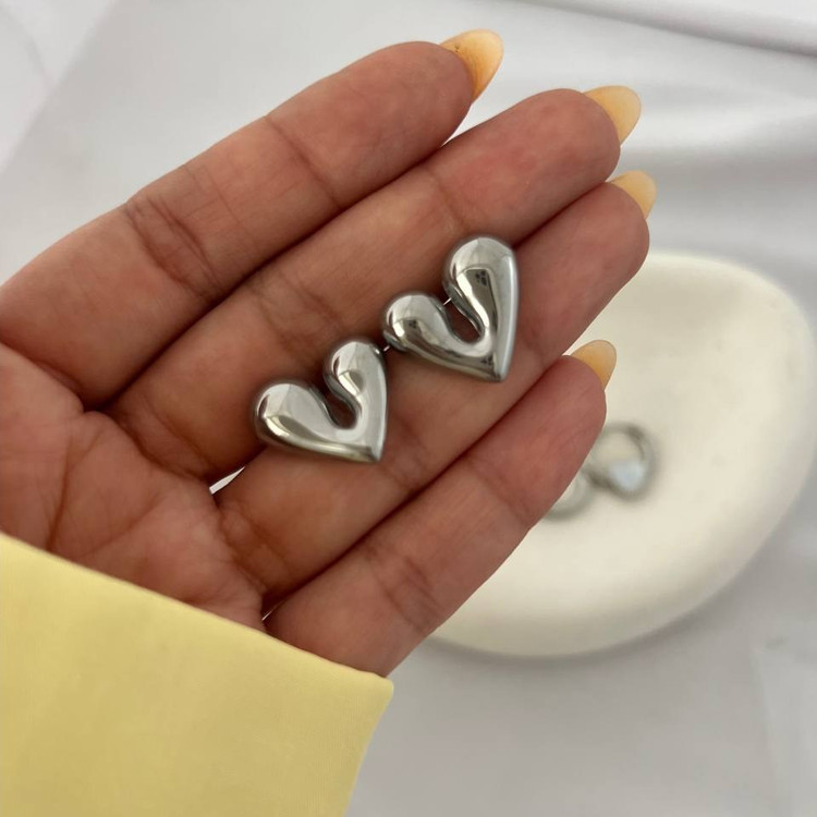 گوشواره استیل زنانه طرح مینیمال قلب تنوع طرح رنگ ثابت و ضد حساسیت کد tj (پس کرایه)