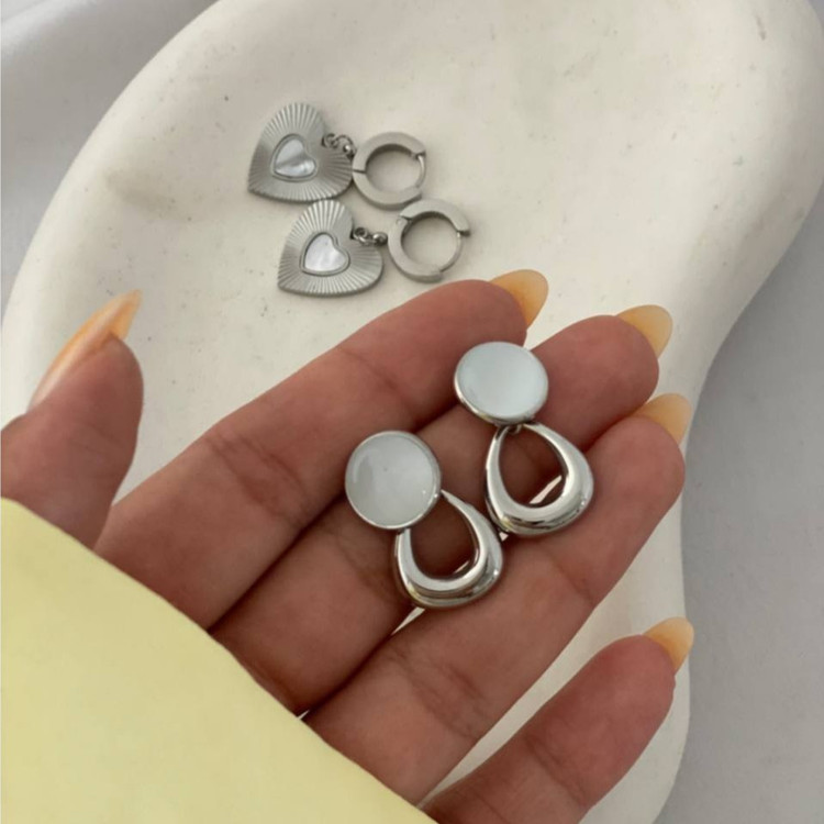 گوشواره استیل زنانه طرح دایره آویز رنگ ثابت و ضد حساسیت کد tj (پس کرایه)