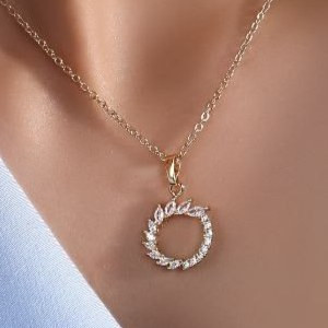 نیم ست گردنبند و گوشواره جواهری نگین کاری مخراج طرح حلقه رنگ ثابت کد mp (پس کرایه)