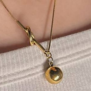 گردنبند و آویز استیل زنانه طرح گوی و گره تنوع طرح رنگ ثابت کد tk (پس کرایه)