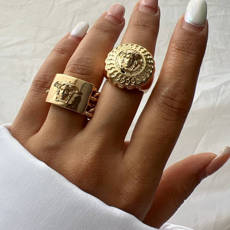 انگشتر استیل زنانه مینیمال در دو طرح ورساچ Versace رنگ ثابت کد tj (پس کرایه)