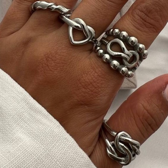 انگشتر استیل زنانه طرح گره تنوع طرح رنگ ثابت کد tj (پس کرایه)