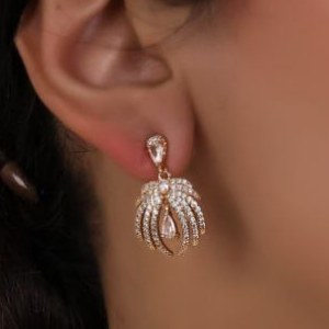 نیم ست گردنبند و گوشواره طرح جواهری طرح آبشاری نگین رنگ ثابت کدMP (پس کرایه)