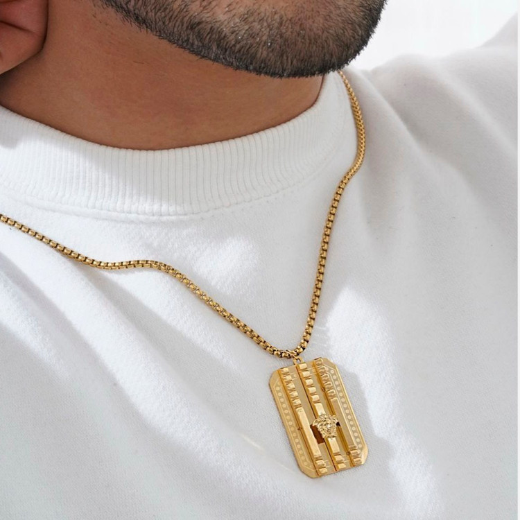 گردنبند و آویز پلاک استیل مردانه طرح ورساچ Versace طلایی رنگ ثابت کد sm (پس کرایه)