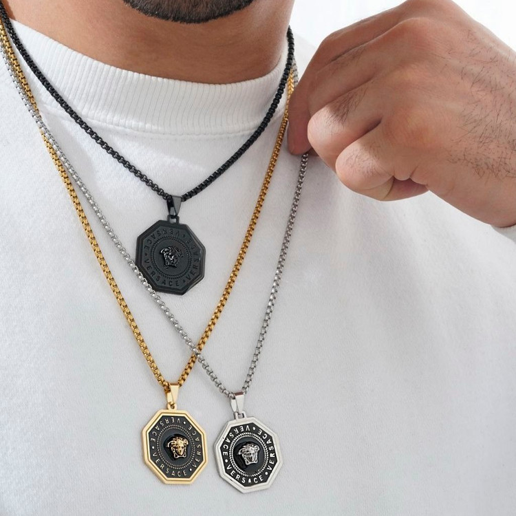 گردنبند و آویز پلاک استیل مردانه طرح ورساچ Versace تنوع طرح رنگ ثابت کد sm (پس کرایه)