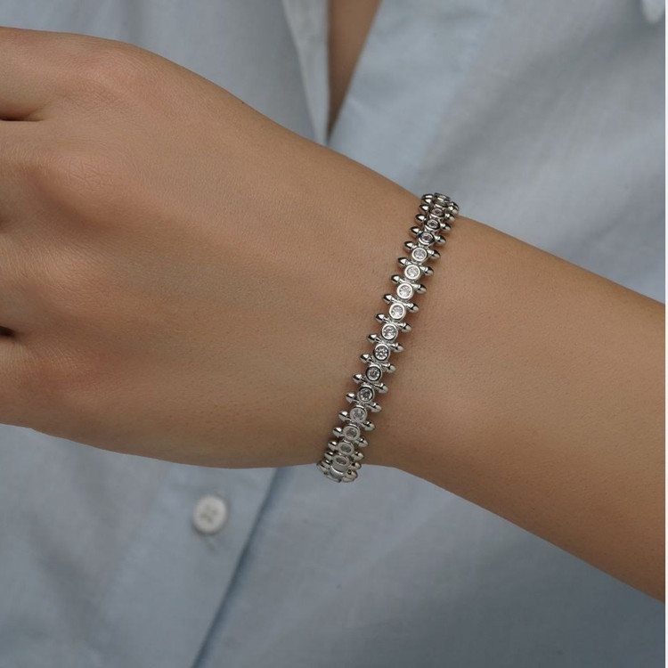 دستبند بنگل آبکاری نقره طرح کارتیر نگین دار رنگ کاملا ثابت کد bn (پس کرایه)