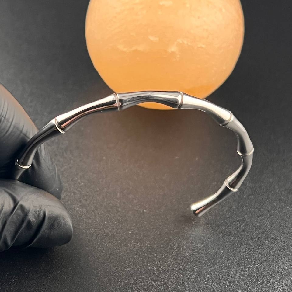 دستبند النگویی و بنگل استیل زنانه طرح بامبو استخوانی رنگ ثابت کد ki (پس کرایه)