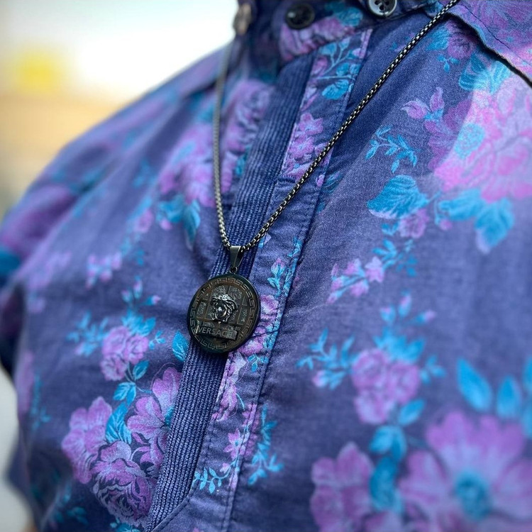 گردنبند و آویز پلاک استیل مردانه طرح ورساچ Versace تنوع طرح رنگ ثابت کد gy (پس کرایه)