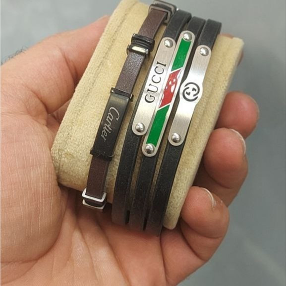دستبند چرمی قفل و پلاک استیل مردانه طرح گوچی Gucci کیفیت چرم عالی در تنوع طرح رنگ ثابت کد bn (پس کرایه)