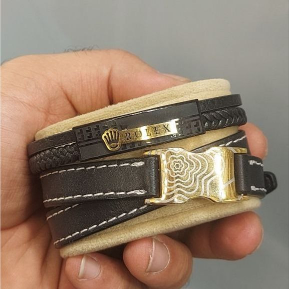 دستبند چرمی قفل و پلاک استیل مردانه طرح مونت بلنک Montblanc کیفیت چرم عالی تنوع طرح رنگ ثابت کد bn (پس کرایه)